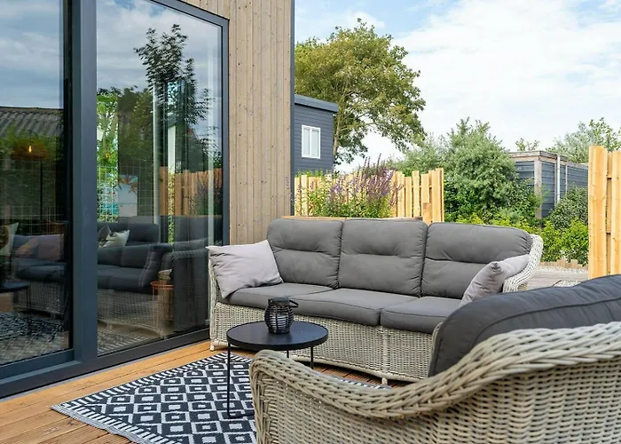 Branding 104 - Het Oude Nieuwland Not Intended For Company Or Work-related Ouddorp