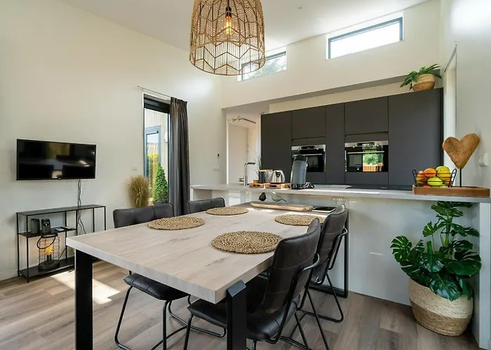 Branding 104 - Het Oude Nieuwland Not Intended For Company Or Work-related