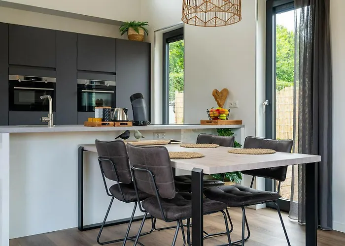 Branding 104 - Het Oude Nieuwland Not Intended For Company Or Work-related *