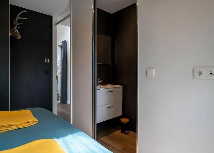 Branding 104 - Het Oude Nieuwland Not Intended For Company Or Work-related * Ouddorp