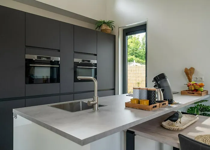 Branding 104 - Het Oude Nieuwland Not Intended For Company Or Work-related * Ouddorp